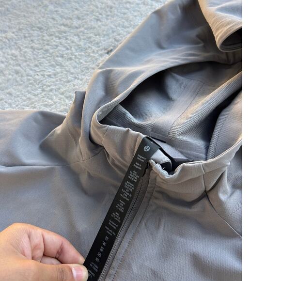 Lululemon Warp Light WovenAir Mesh-Panelled Recycled Swift Hooded Jacket - Picture 2 of 5